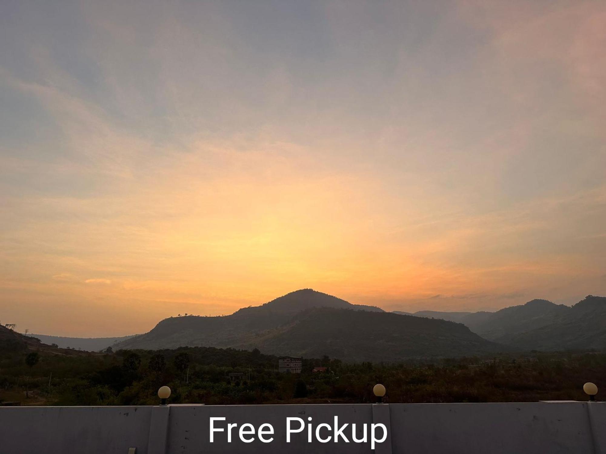 The Vibe Guesthouse Kampot Exterior photo